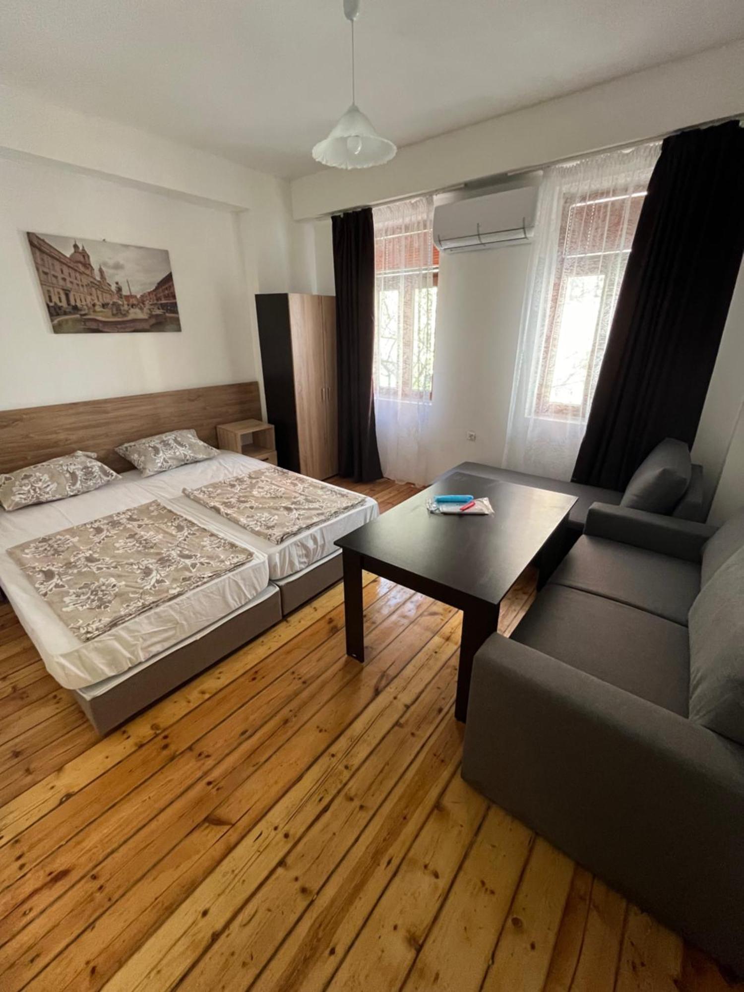Gasthuis En-suite Rooms: Novа In Center 2*