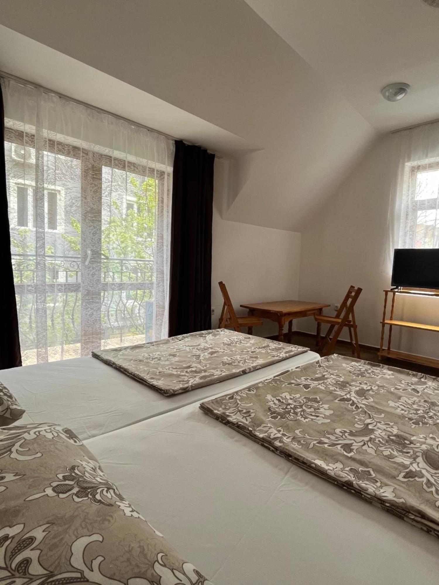 En-suite Rooms: Novа In Center