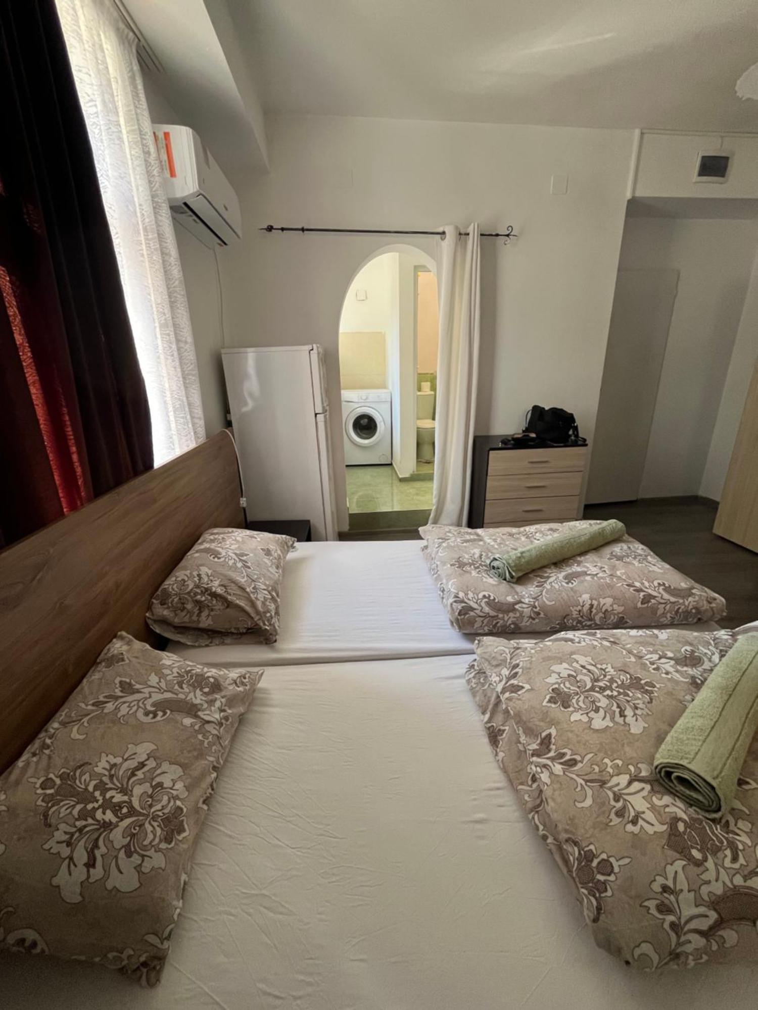 En-suite Rooms: Novа In Center 2*