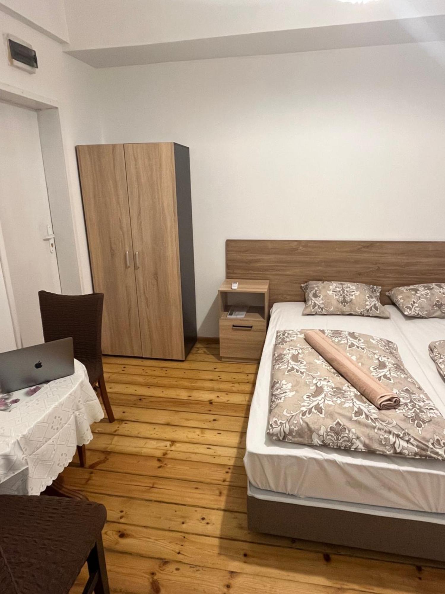 En-suite Rooms: Novа In Center 2*