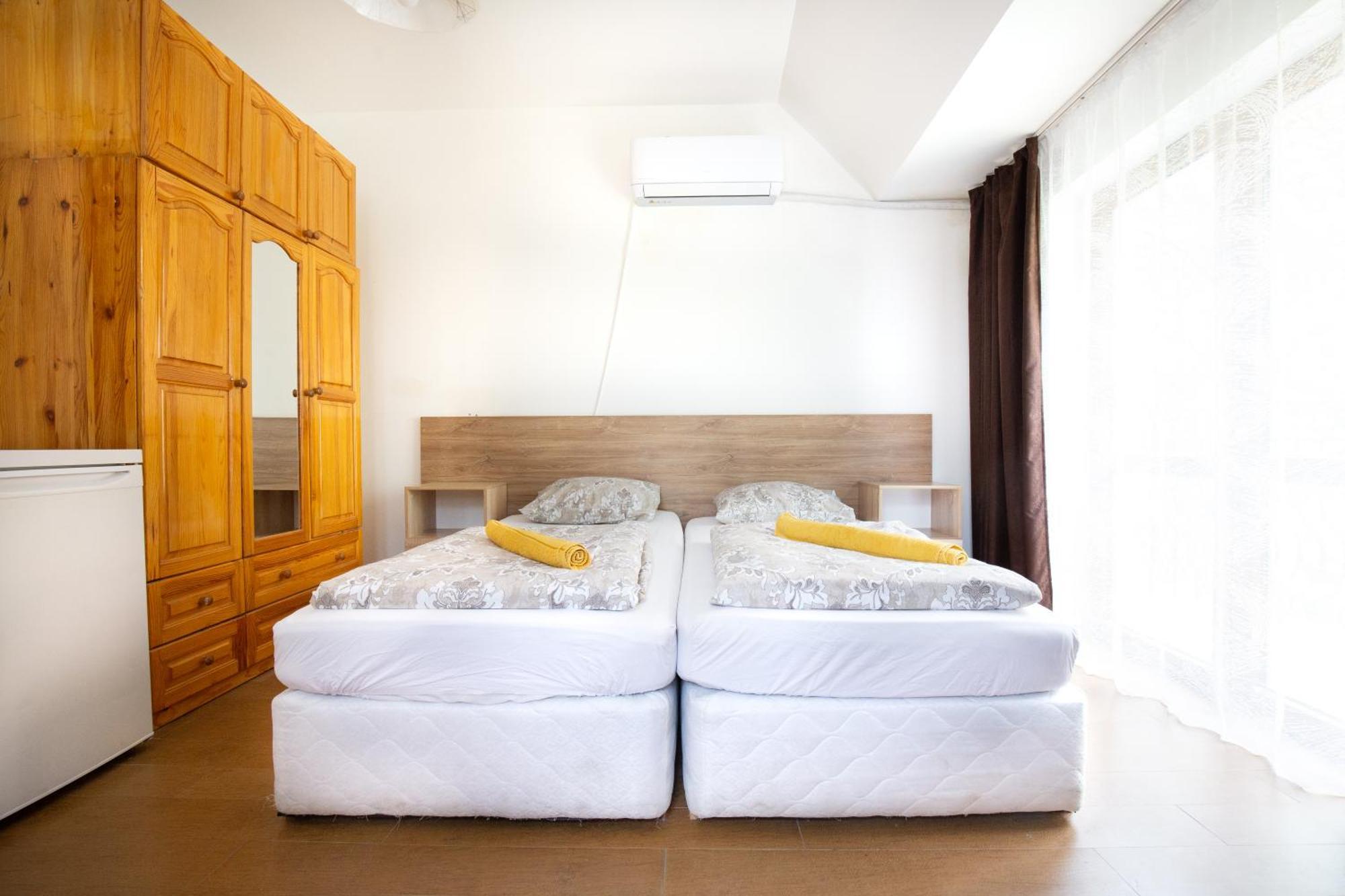 En-suite Rooms: Novа In Center 2*