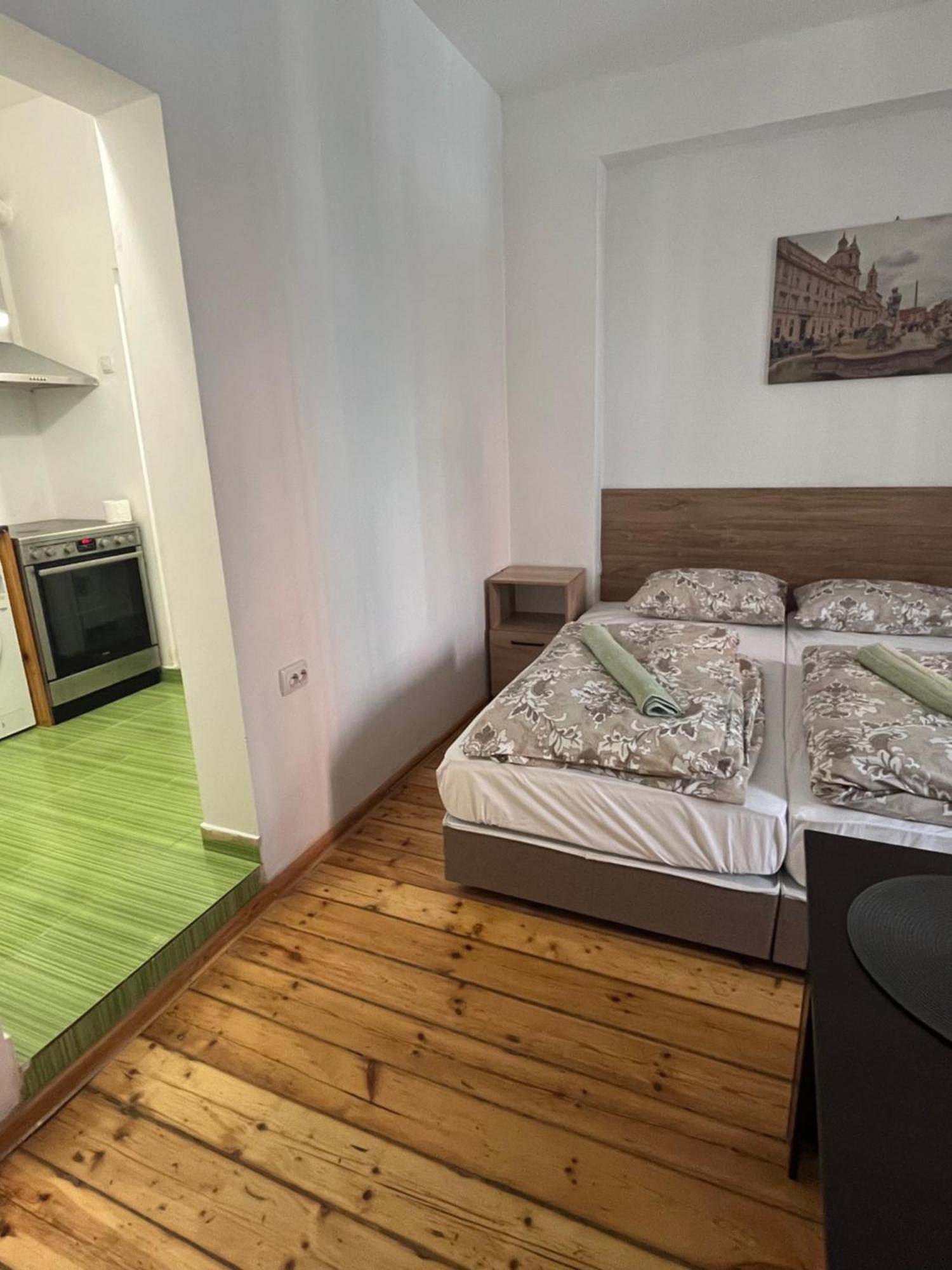 En-suite Rooms: Novа In Center Affittacamere
