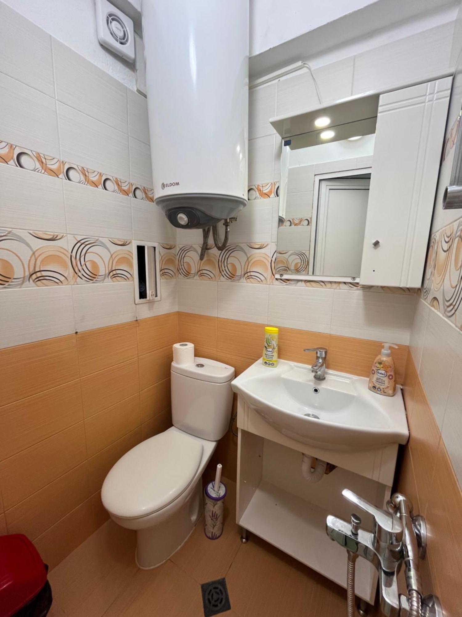 En-suite Rooms: Novа In Center Pensión 2*